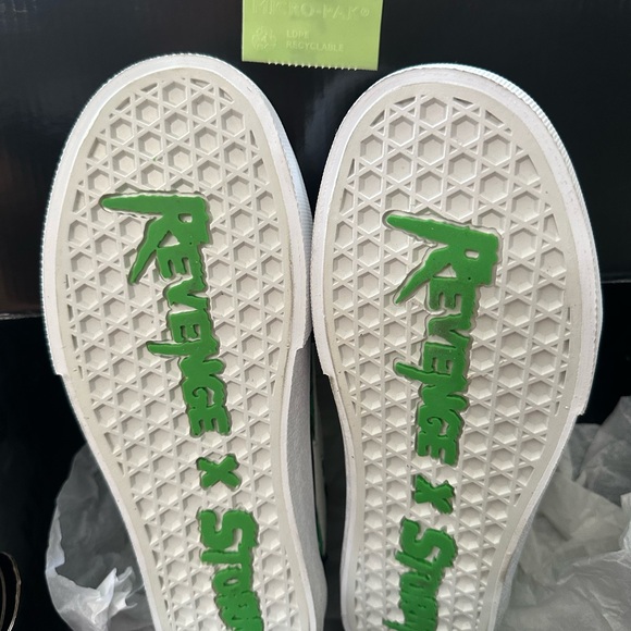 Size 5
NEW
Box Included - Picture 4 of 4